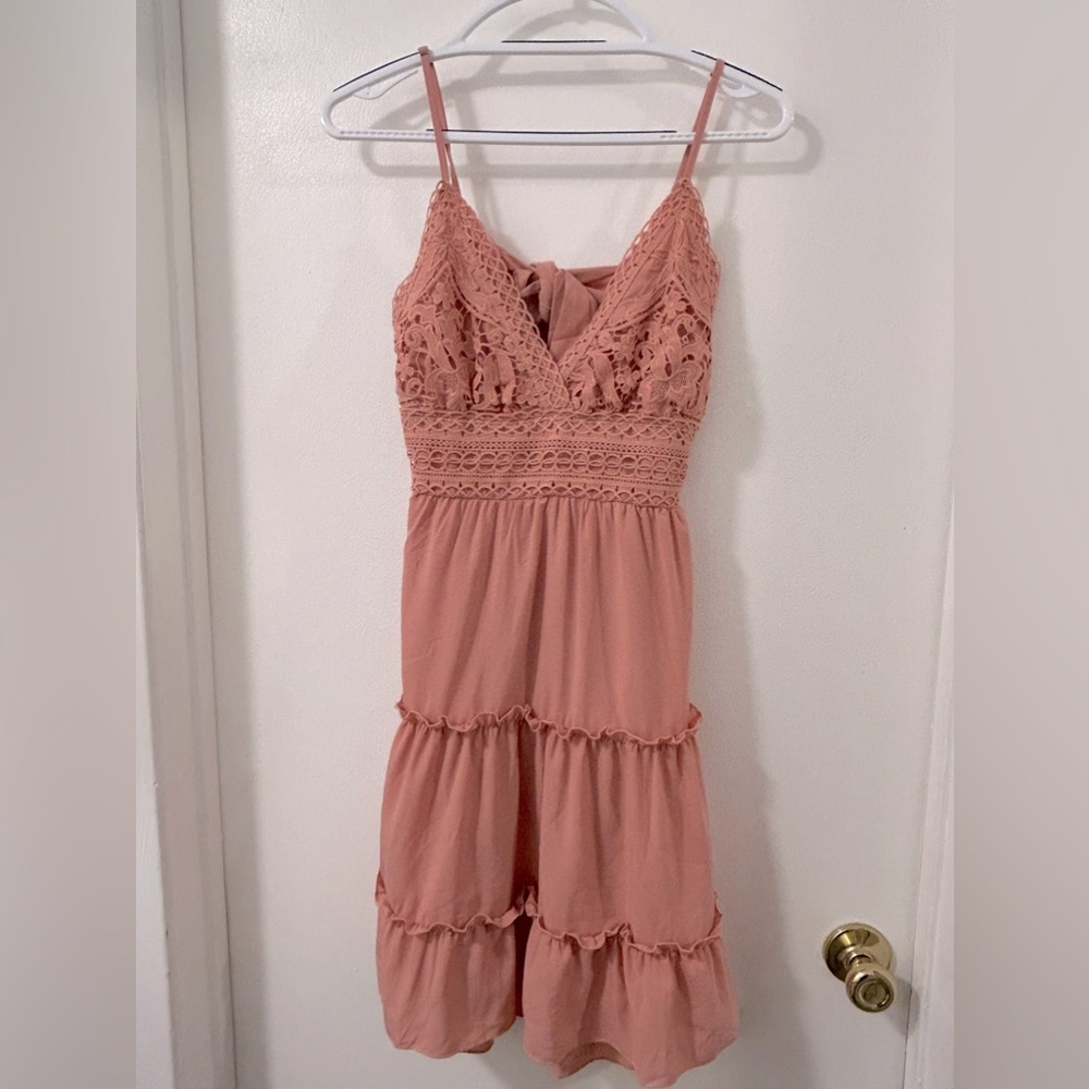 Ecowish NWT size M blush dress with embroidered lace on top and tiered skirt